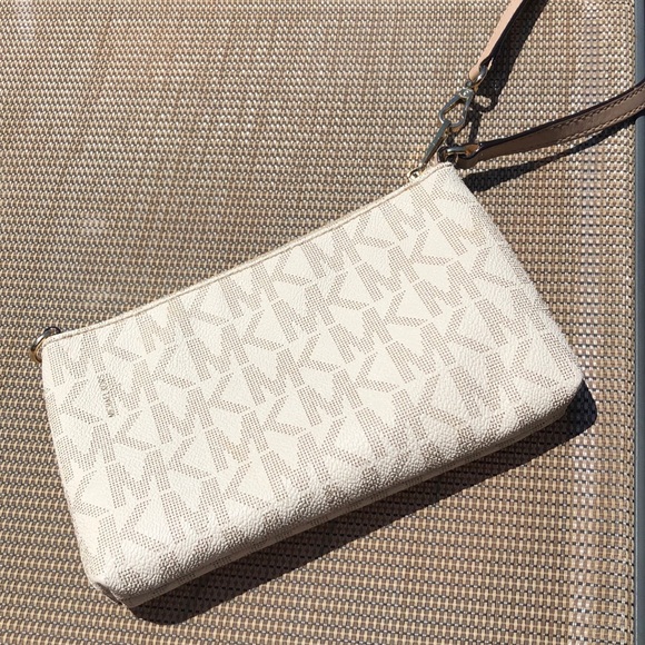 🥂MK WRISTLET WALLET🥂 - Picture 3 of 10